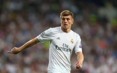 浩瀚体育动态-佩德里庆祝时冲向角旗